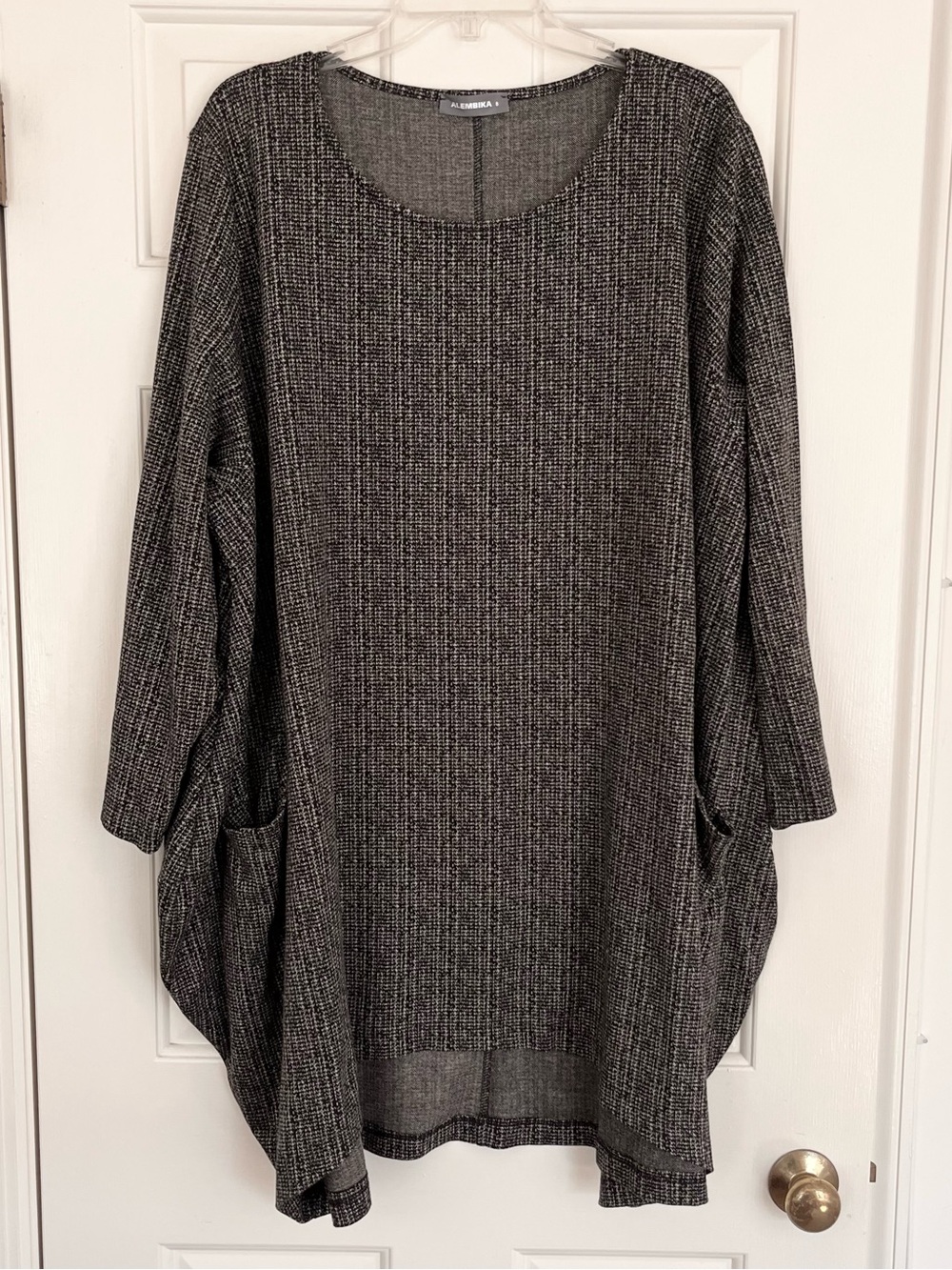 Alembika Grey & Black Stitch Tunic Top U.S. Size 20-22